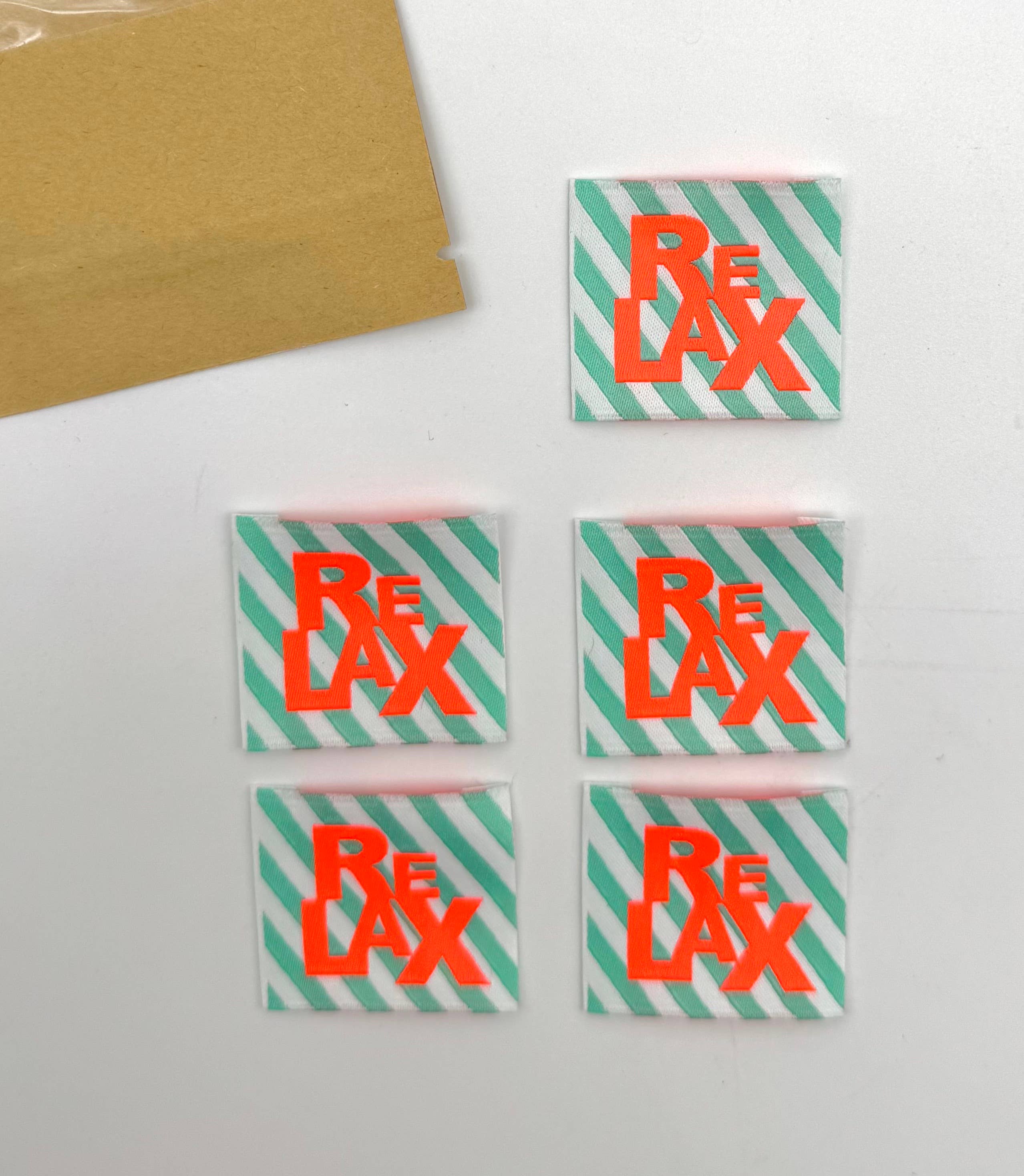 L’Étiquette Home Couture - Venta al por mayor Material para manualidades - Etiqueta tejida para coser "RELAX" fluorescente2