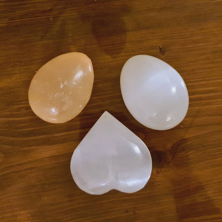 Gemstone Gifts Ltd. - Wholesale Spiritual stone/crystal - Selenite Charging Crystal - Heart/Egg3