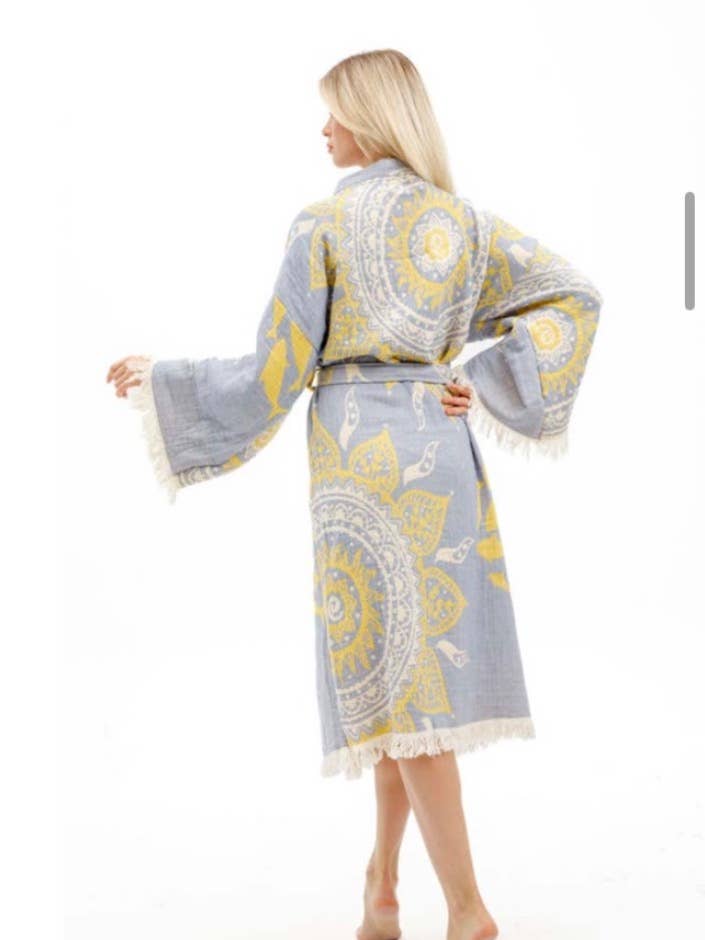 Robe Éclatante pour la vente par Nida Lu Handmade