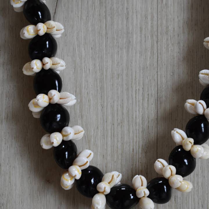 Revel Sun Hawai'i - Wholesale Decorative Tabletop Object - Kukui Nut + Cowrie Shell Lei - Black2