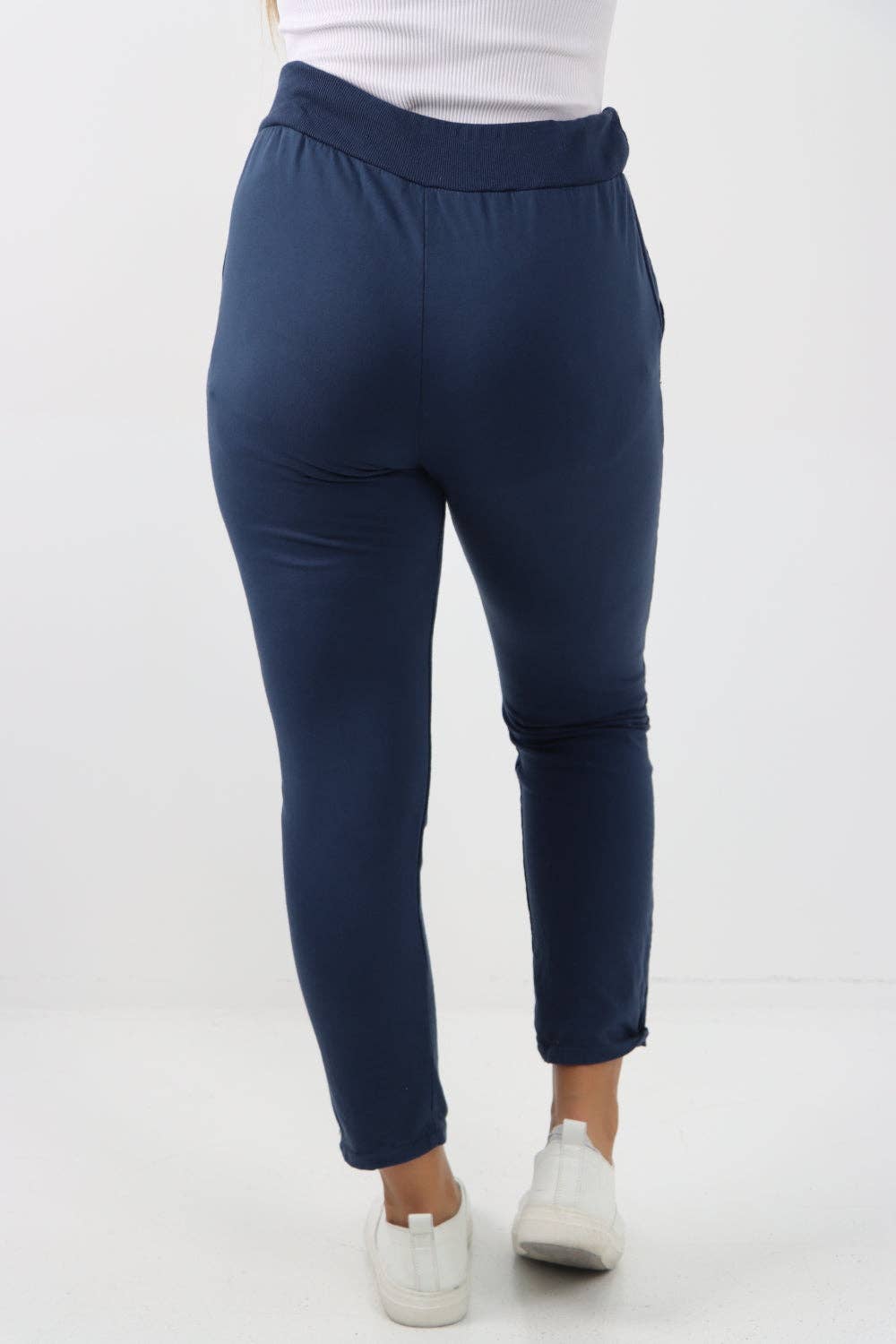 Miss Bold – Großhandel Lounge-Trainingshose/-Jogginghose – Damen – Italienische schlichte Basic-Jogginghose mit Kordelzug36