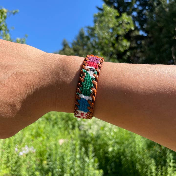 GUATEARTISAN - Vente Bracelet tissé/tressé - Bracelets Huipil en cuir guatémaltèque1