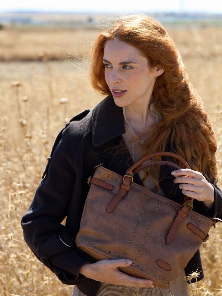 LÄSSIGE TASCHE MIT GRIFF UND INNENFUTTER AUS KUNSTLEDER für den Großhandel von SWEET MAGIC SHOES & BAGS