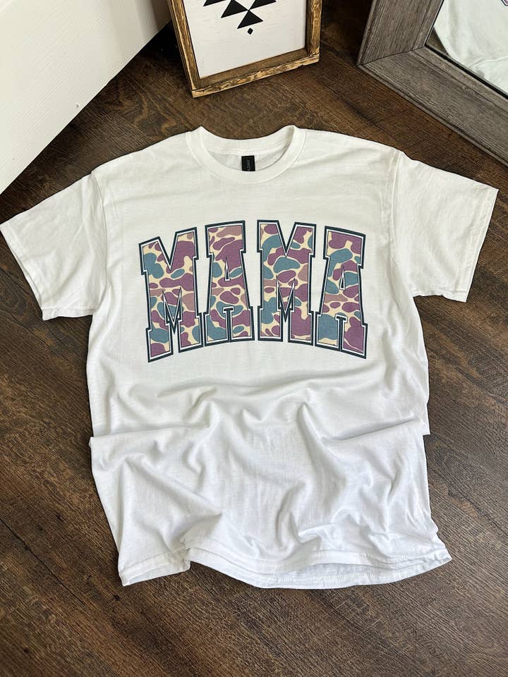 And-camo Mama T-shirt eller Crewneck for engroshandel hos Gunpowder and Glam Boutique