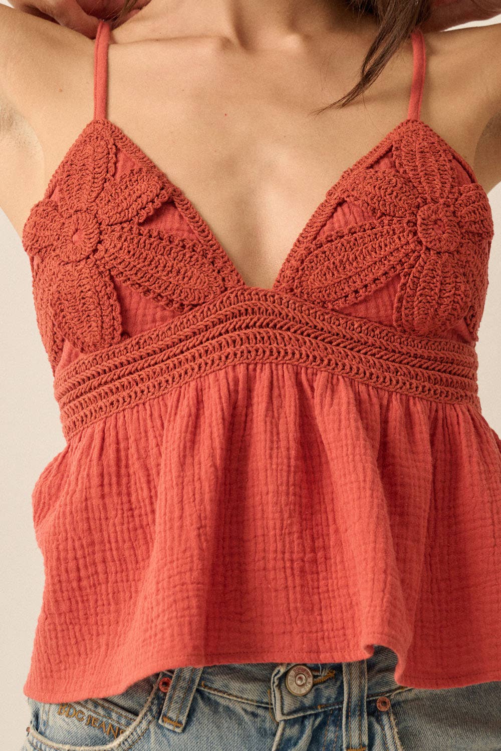 Promesa USA - Vendita all'ingrosso Canotta - Donna - Canotta per babydoll in cotone increspato con motivo floreale all'uncinetto1