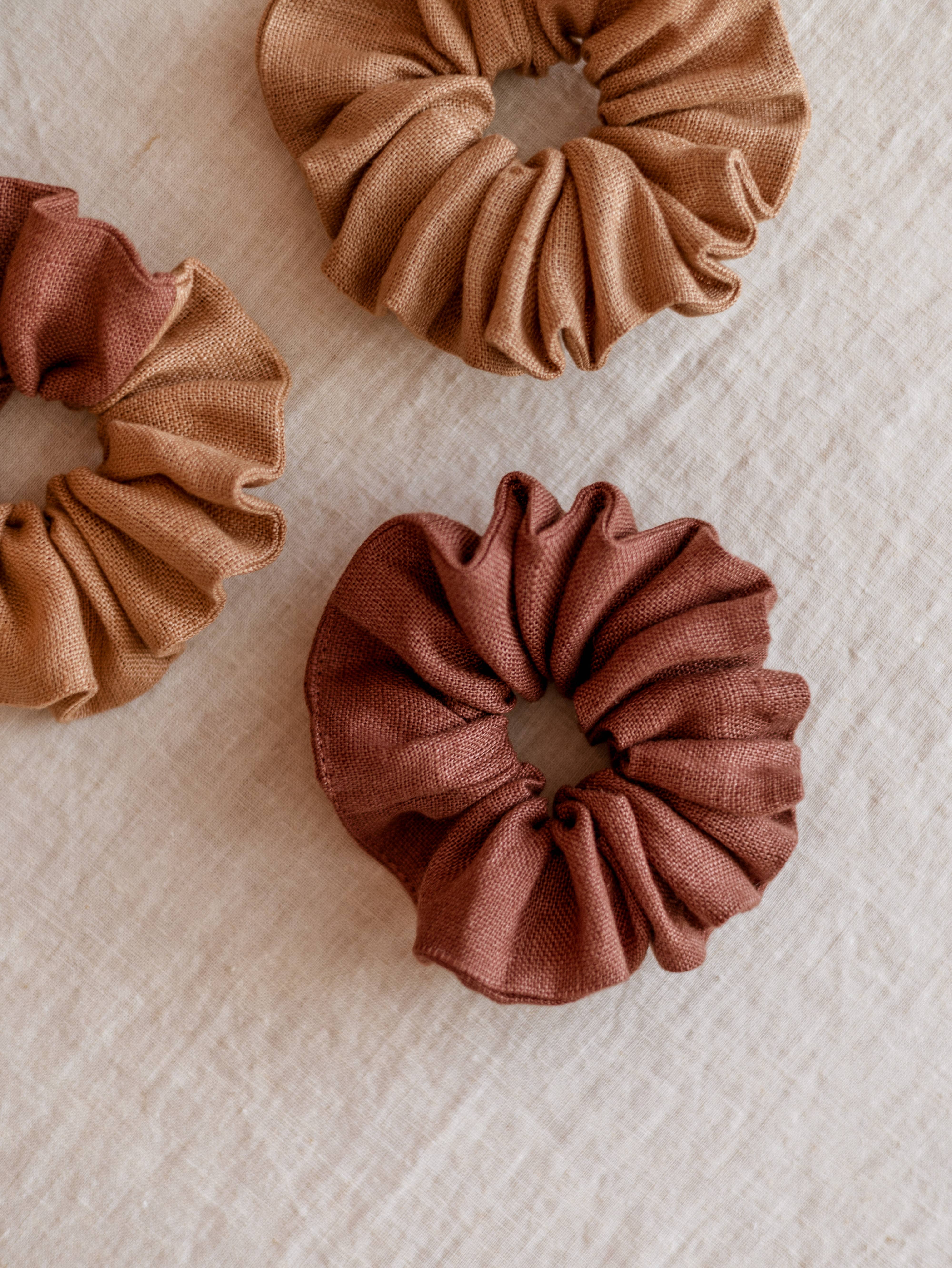 Evelina Apparel – Großhandel Haargummi – Damen – Breites Leinen-Haargummi/ Terrarossa-Maroon4