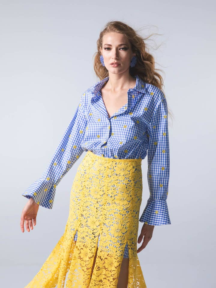 Kariertes Hemd mit gelber Blumenstickerei für den Großhandel von simona bonacci