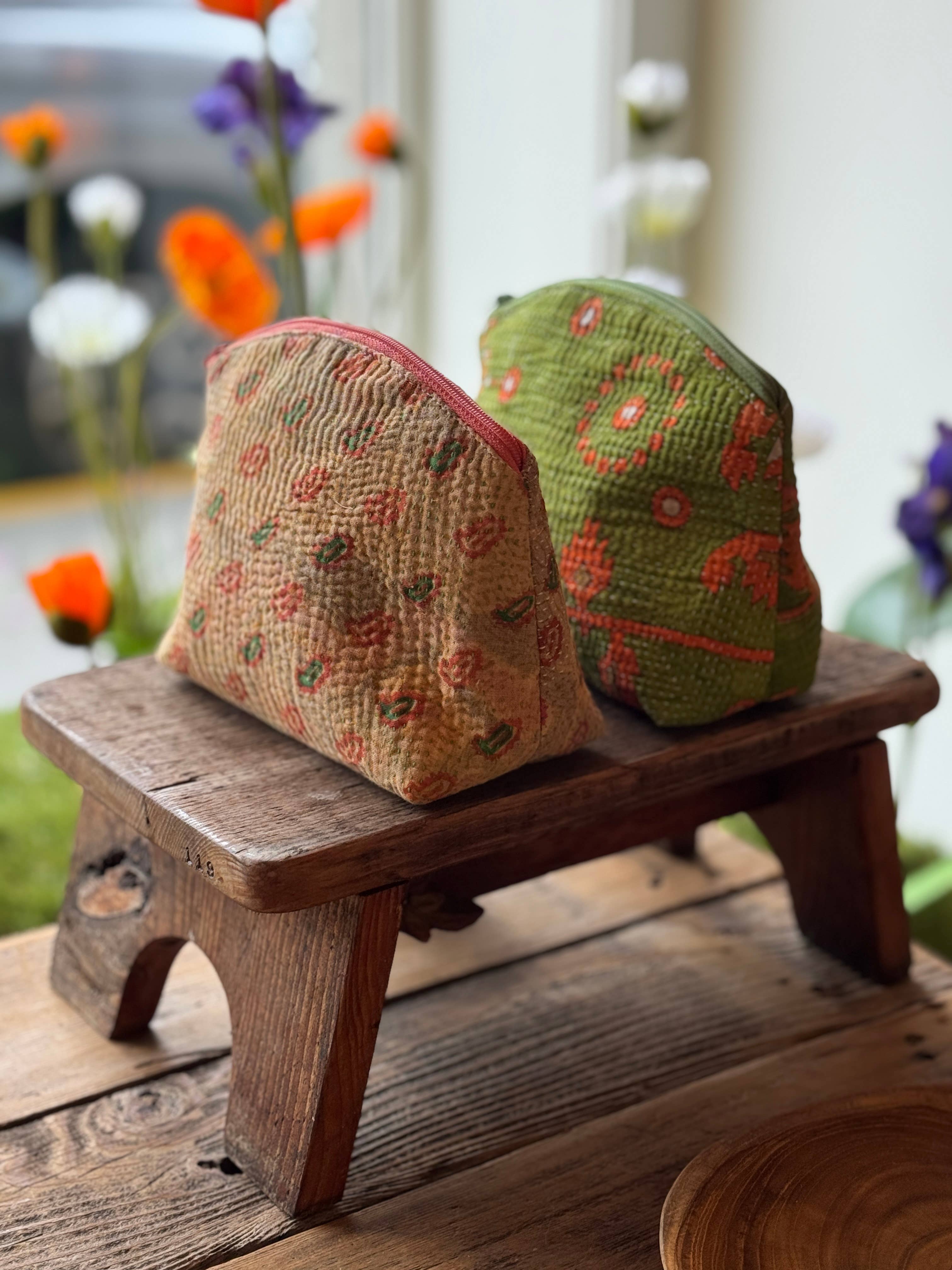 Belle's Nest - Wholesale Makeup/Cosmetic Bag - Assorted Pattern Retreat Makeup Zip Travel Bags 2