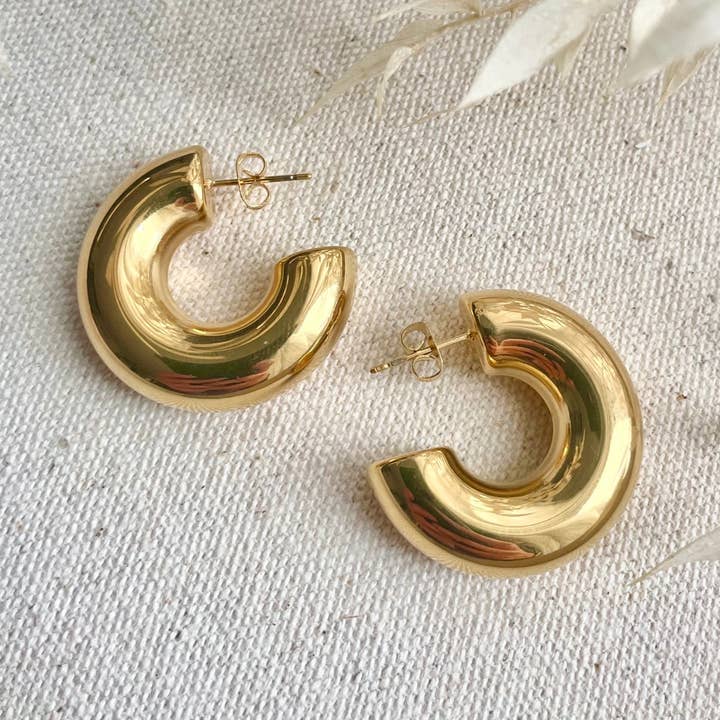 Aros dorados gruesos y ligeros para uso diario para venta al por mayor de Little Nell Jewellery