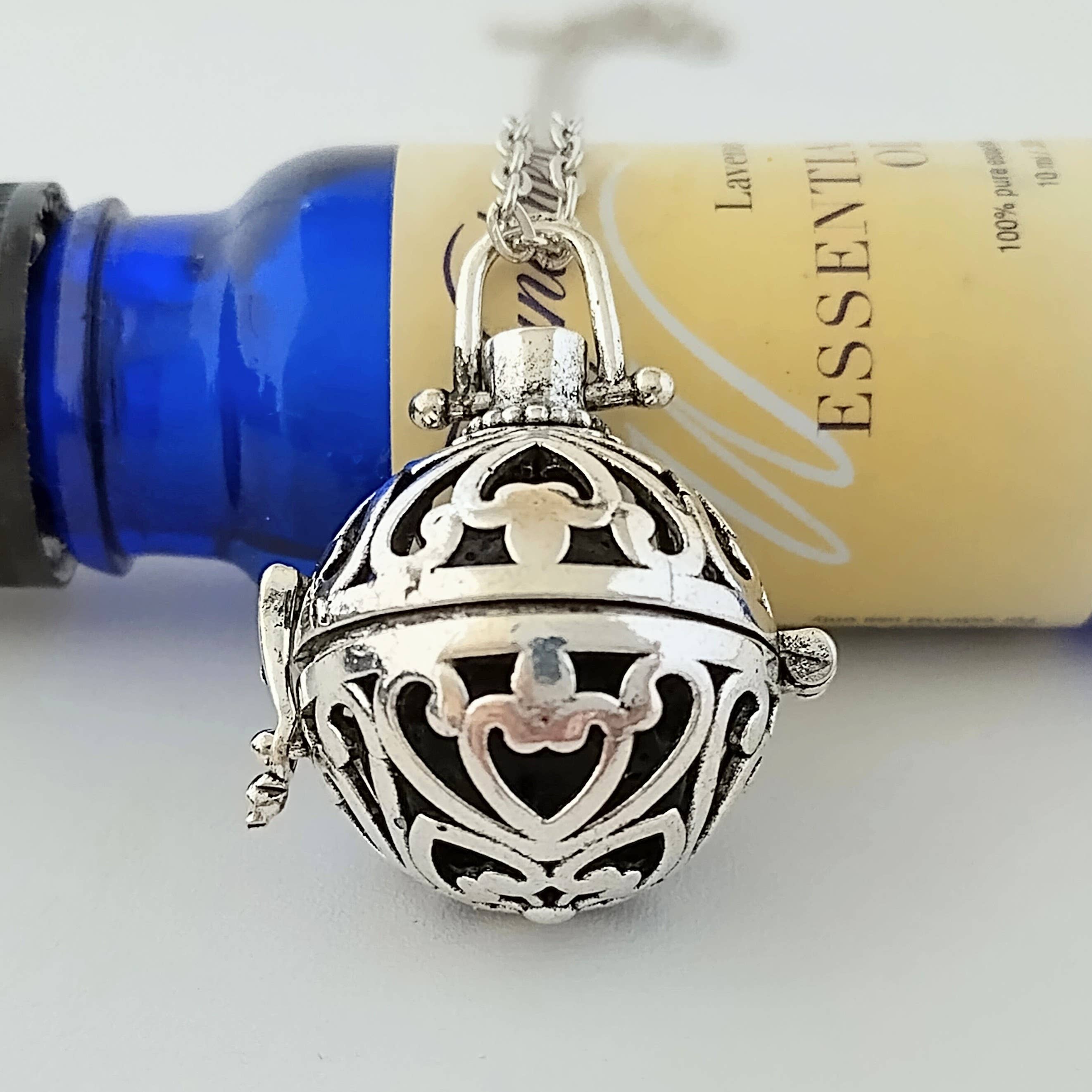 Piccadilly Pendants - Vente Colliers d'aromathérapie - Collier d'aromathérapie avec pierres précieuses, collier en forme de boule de charbon1