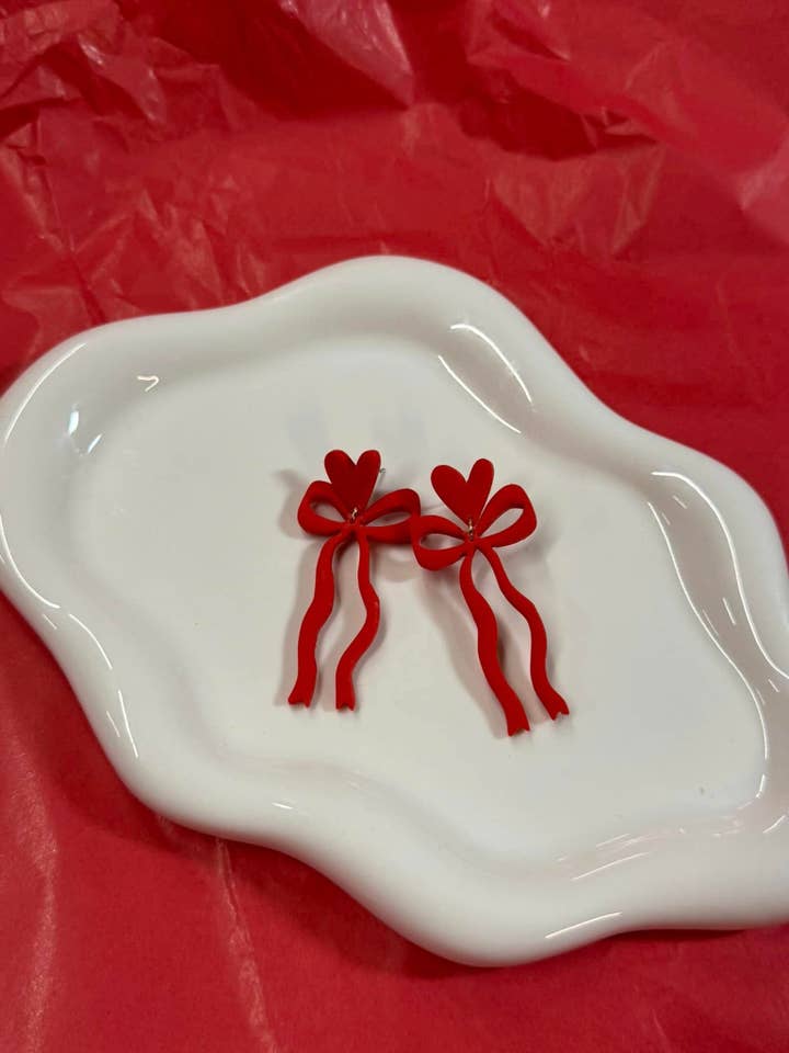 De Sweetheart Strikken in Rood | Oorbellen van Polymeerklei voor wholesale door Watch Me Bloom