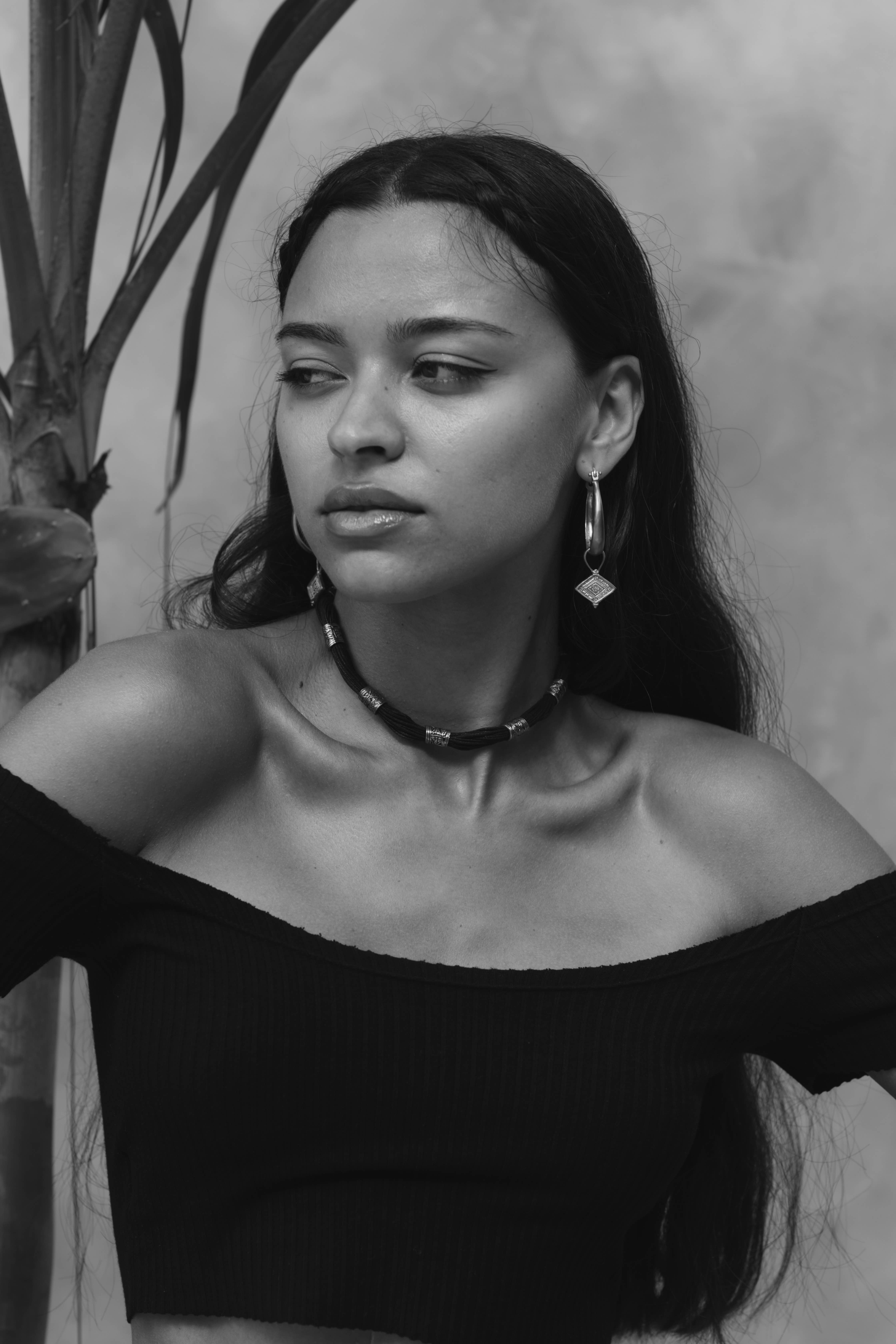 Nakila Collective – wholesale Hoop-örhängen – Kya hoops - vit mässing1