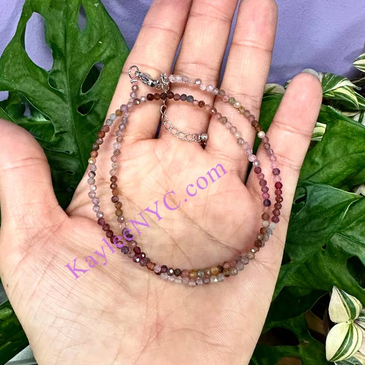 KayleeNYC - Vente Collier de perles - Colliers en spinelle arc-en-ciel naturel de 2 mm Cristaux Énergie de guérison5