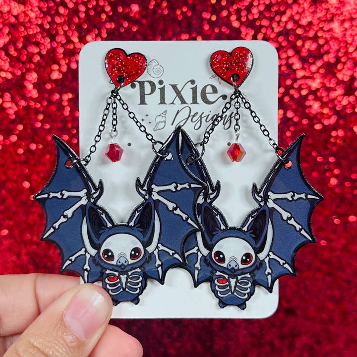 Brincos Pendentes de Halloween com Morcegos e Coração de Esqueleto, Assustadores e Fofos por atacado de Sea Pixie Designs