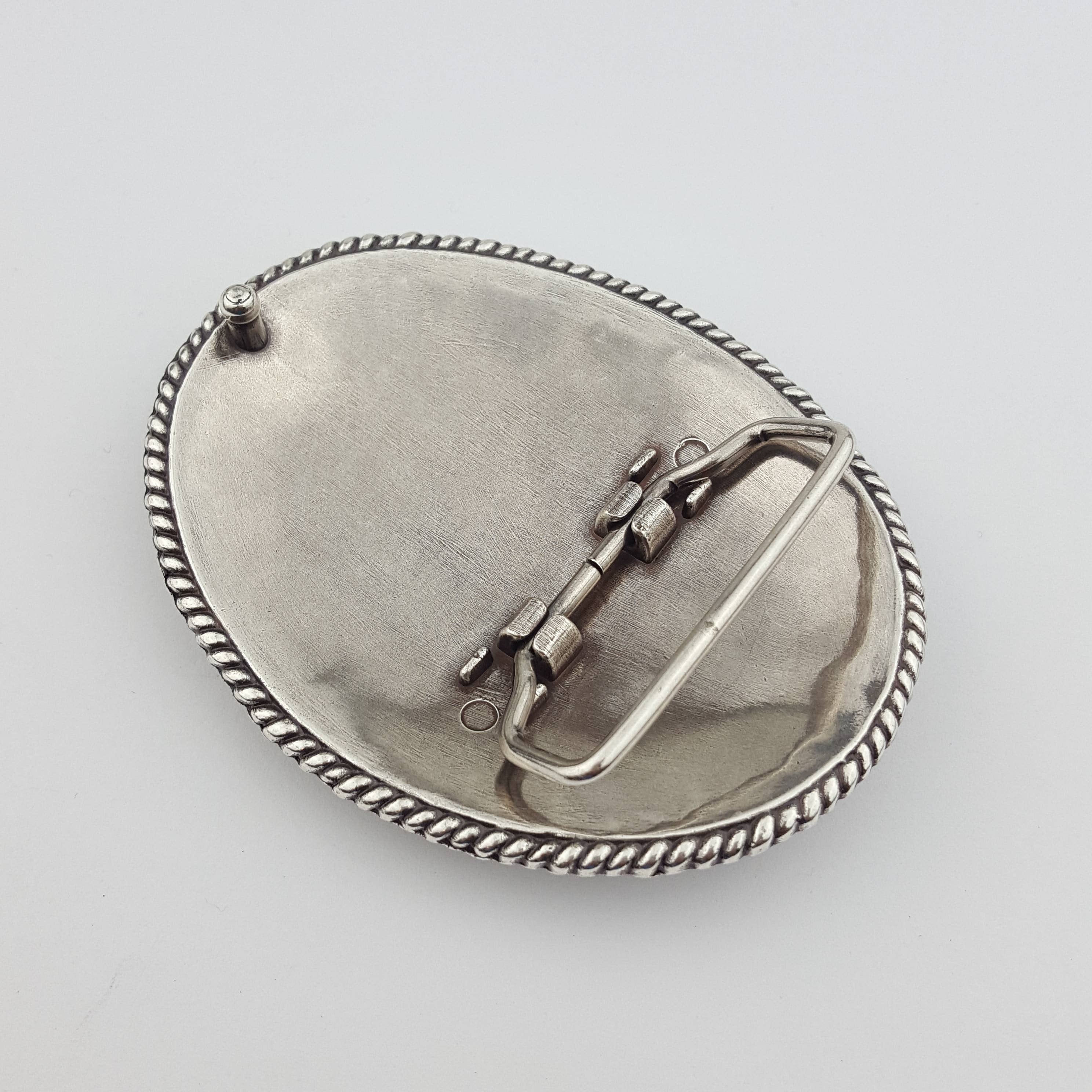 Axesoria West – Cinto - Mulher por atacado – Fivela Western Prateada com Cavalo Galopante e Cinto Trabalhado Floral2