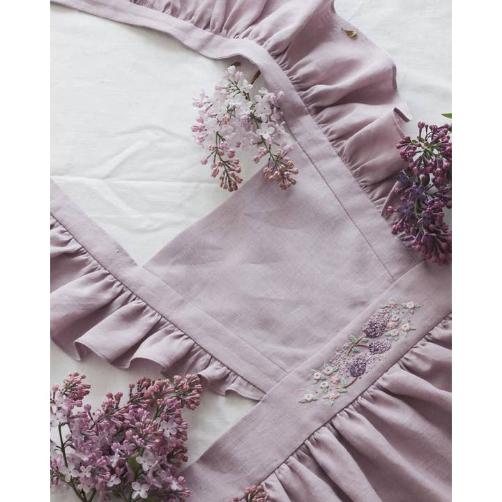 Tablier de broderie lavande pour elle, tablier brodé à la main pour la vente par EmbroideryNTA
