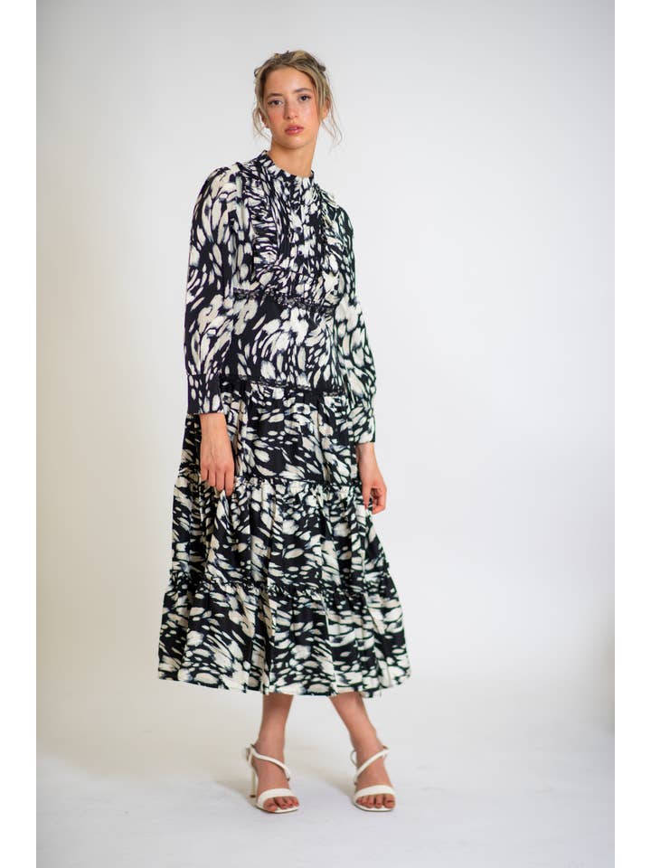 Miss Finch NYC – Engroshandel Kjole - Dame – Sort Orchid Tiered Nederdel Midikjole
