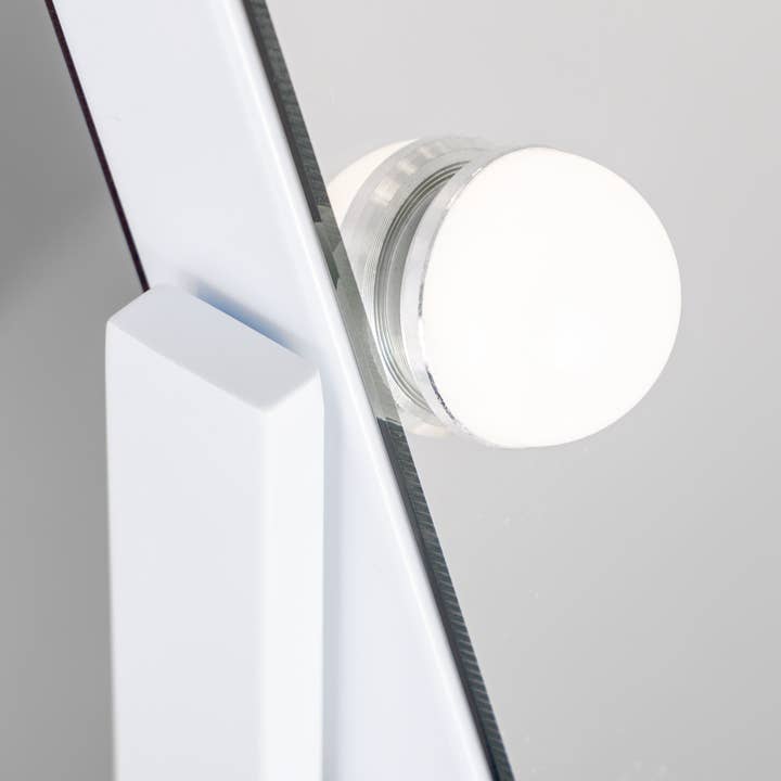 Zadro, Inc. - Wholesale Makeup Mirror - 15 LED Light Bulb Hollywood Makeup Mirror - 25" x 20"6