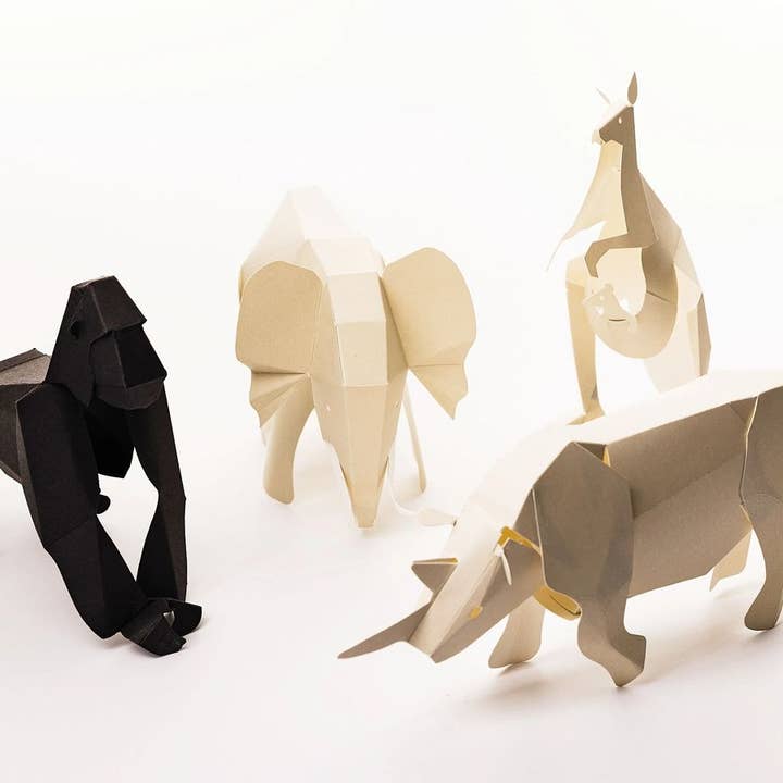 Animaux en papier. Série Mammifères pour la vente par Duarte PaperArt