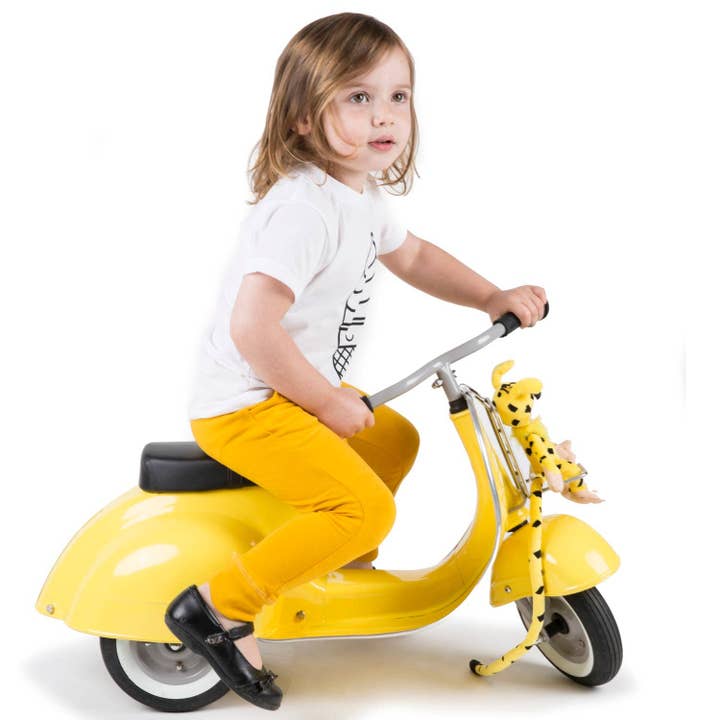 Jouet autoporté Ambosstoys Scooters PRIMO Classic Yellow pour la vente par Hape Toys