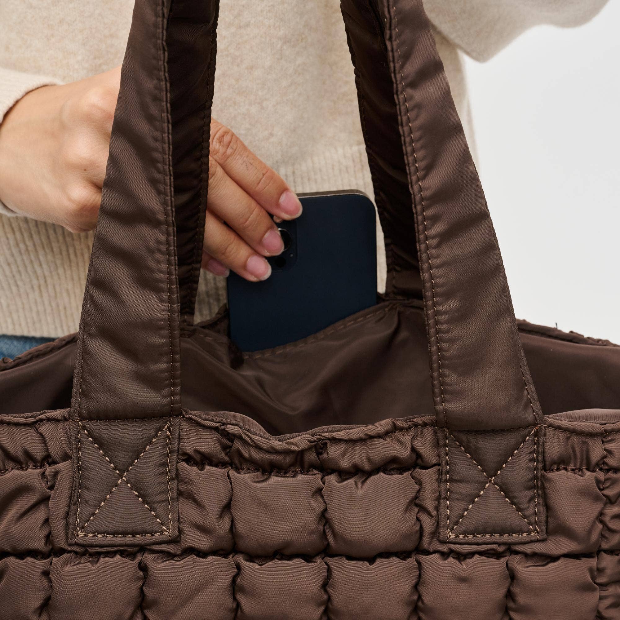 Sol and Selene - Wholesale Draagtas - Dames - Dreamer Gewatteerde Puffer Nylon Tas75