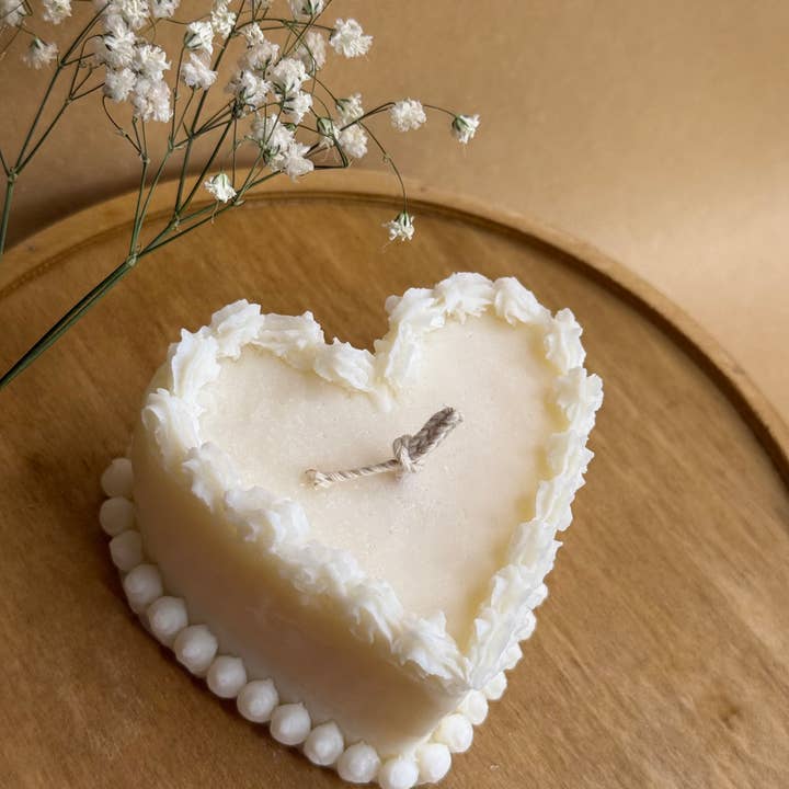 Bougie de gâteau en forme de cœur pour la vente par Flaming Figures