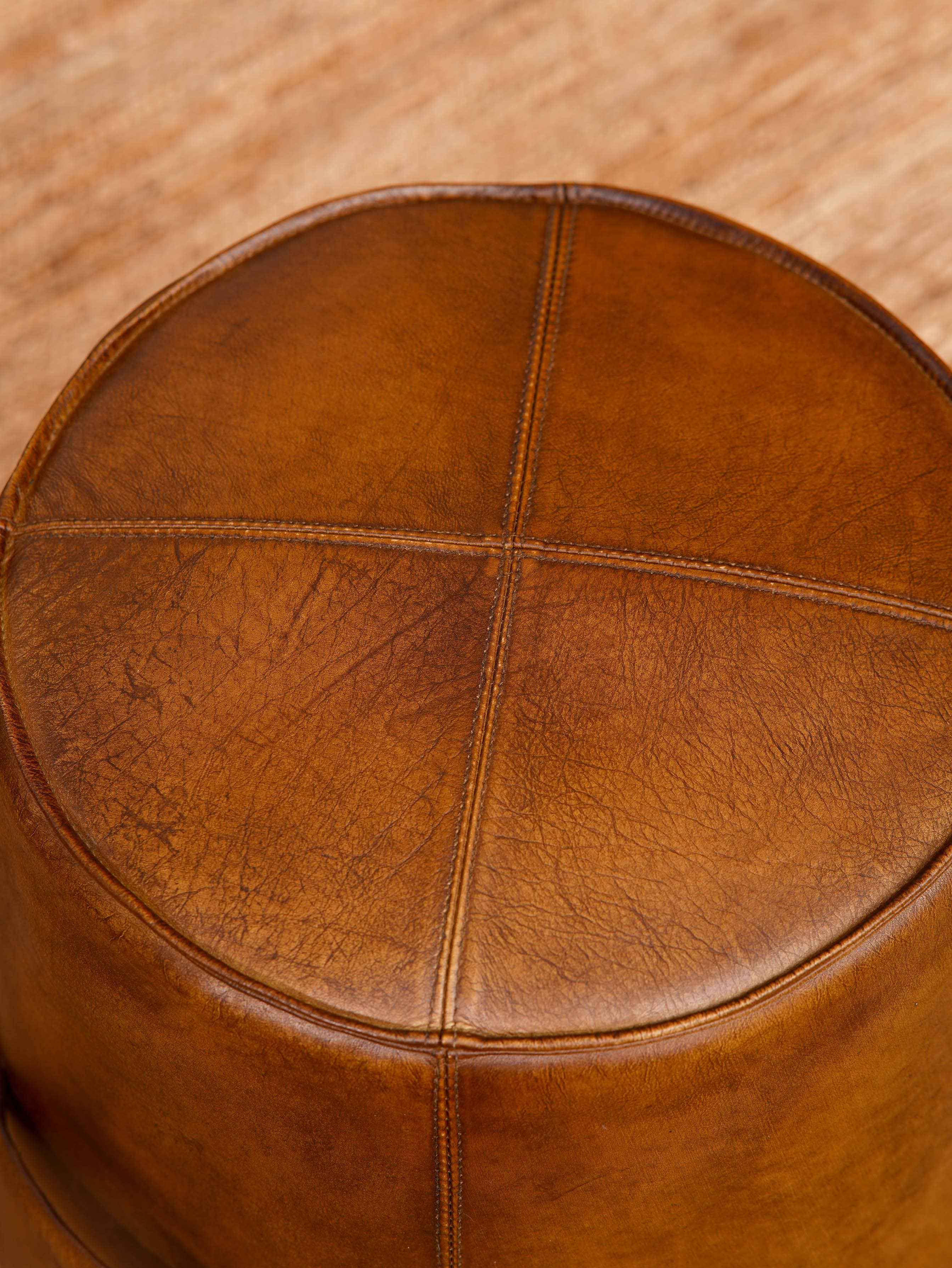 BBH Homes LLC - Vente Pouf - Pouf en cuir de buffle 22,5 x 22,5 x 2111