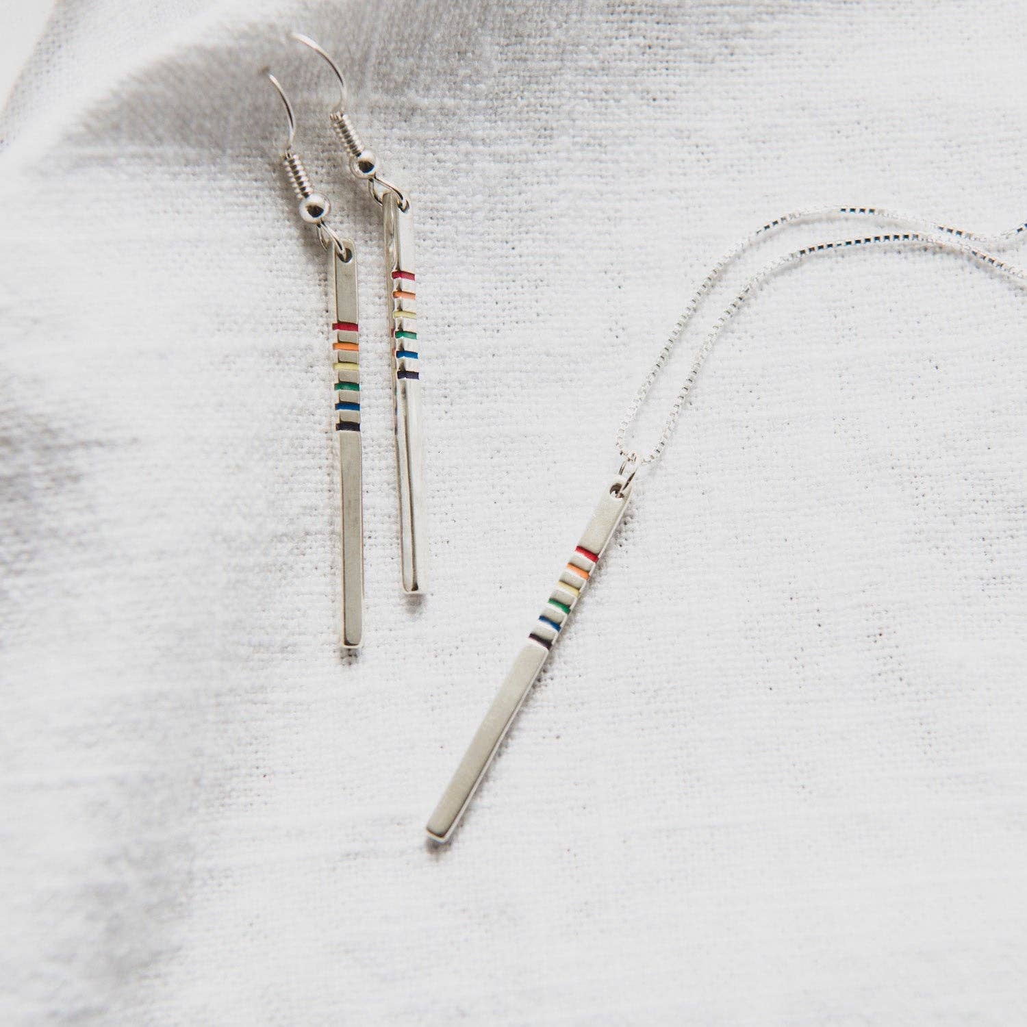 T.Skies Jewelry - Vente Colliers à pendentif - Collier Spirit : Rainbow Drop3