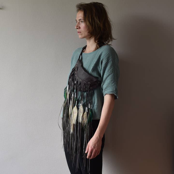 Lunula Belt/ Bag pour la vente par Ruby Feathers France