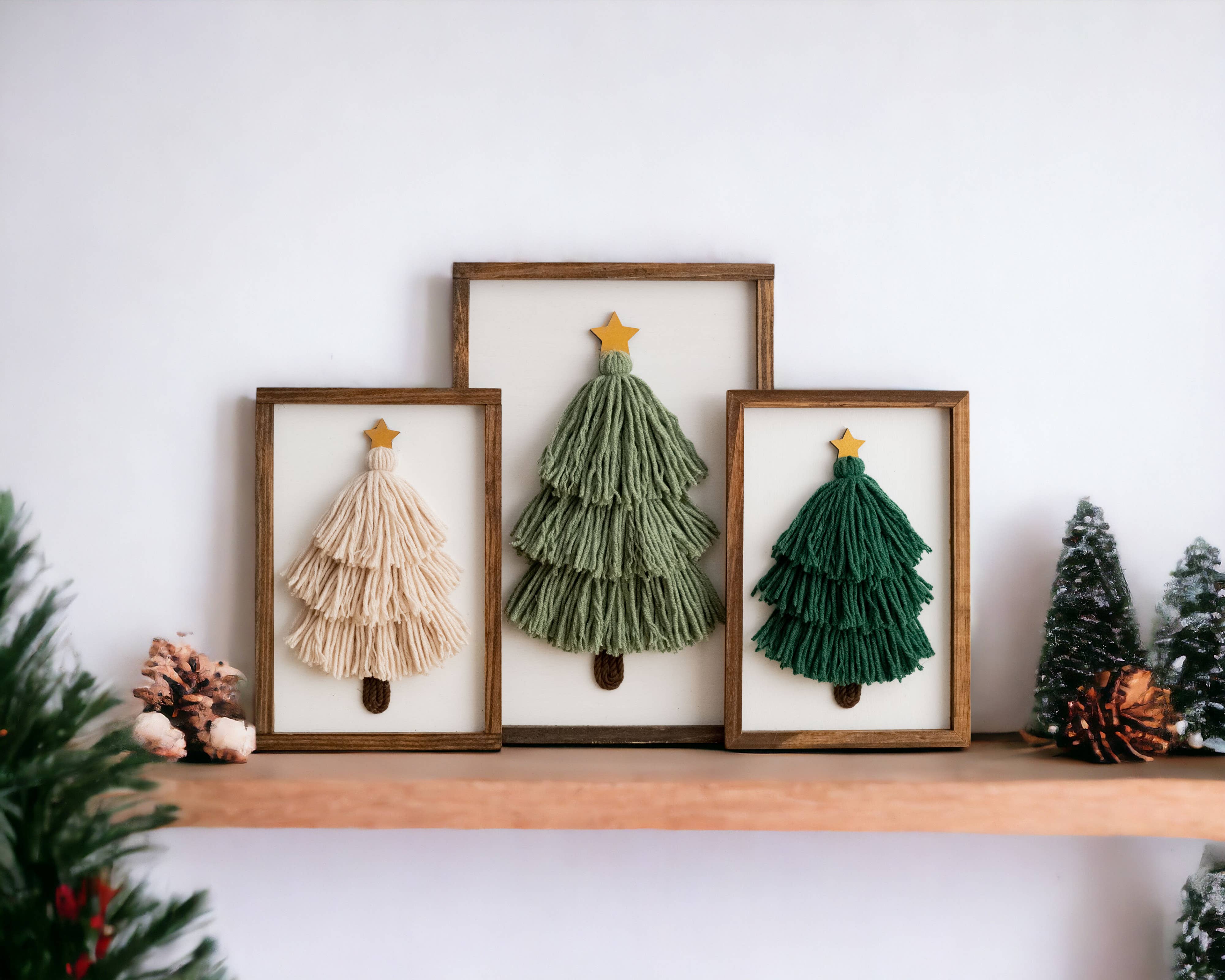 BeanDaikon - Wholesale Christmas Decoration - Framed Tassel Macrame Christmas Tree V237