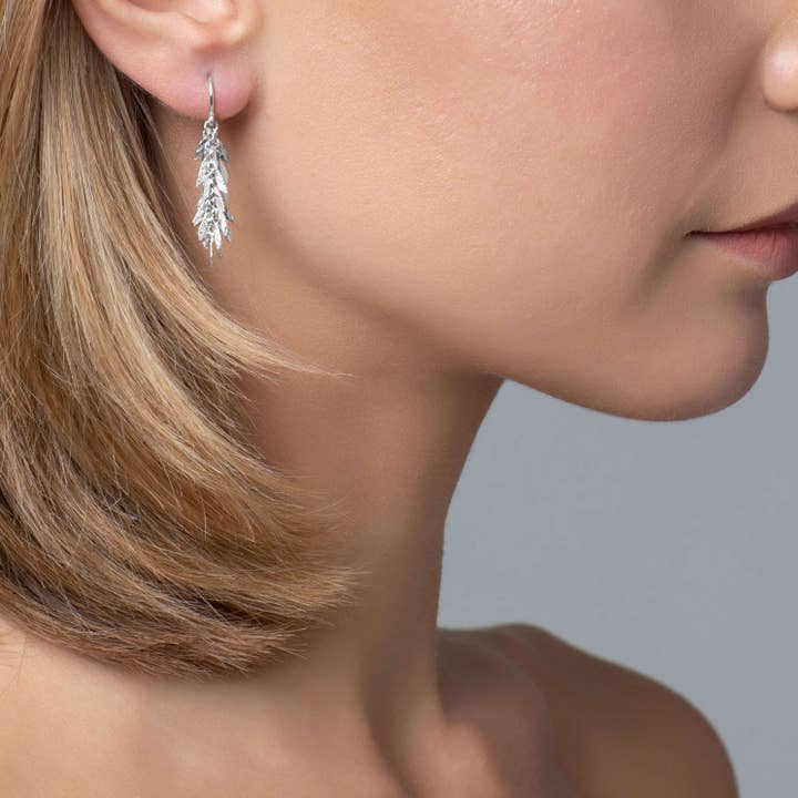 Orecchini pendenti Jari per la vendita all'ingrosso da parte di Mimi + Marge