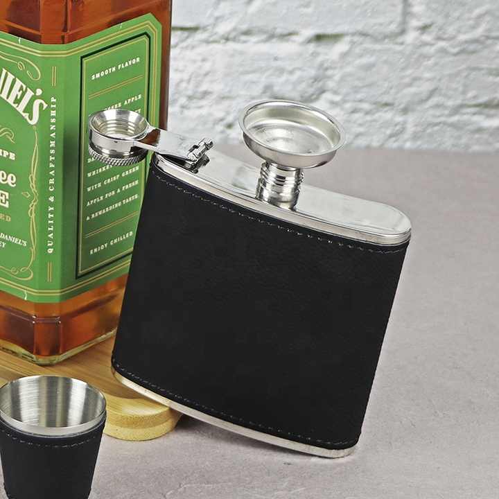 VIGOR – wholesale Plunta – VIGOR elegant julgåva - bärbart set med läderklädd stålflaska och tillbehör2