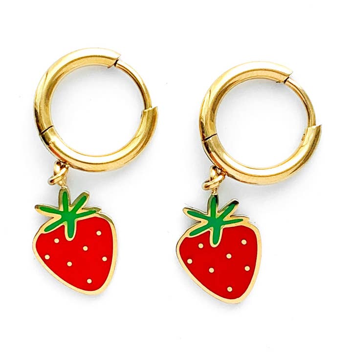 Orecchini a cerchio Strawberry Huggie per la vendita all'ingrosso da parte di Maison Chanamon