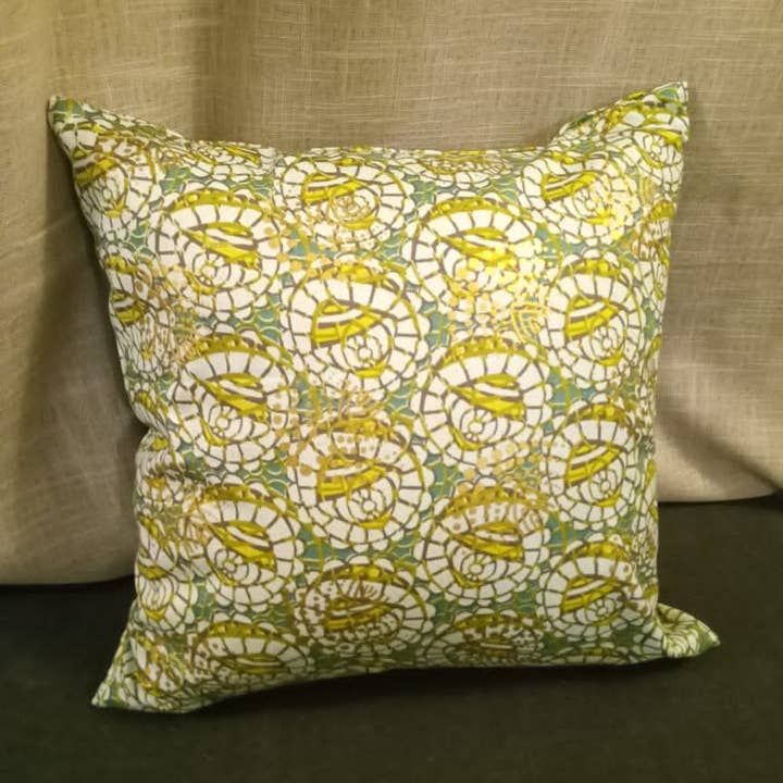 Housse de coussin MIA pour la vente par The Afrophile