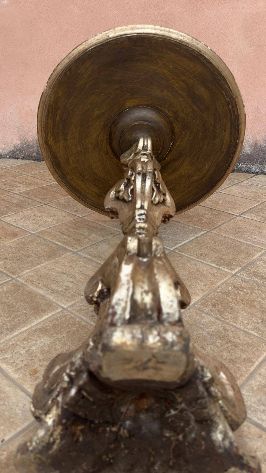 Saved Materials – Großhandel Beistelltisch – Neo-Kitsch Barock Beistelltisch – Dekoratives Podest mit vergoldeter Patina-Oberfläche2