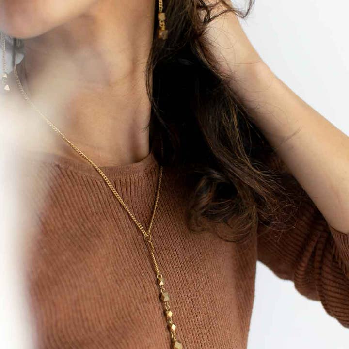 Fair + Simple - Venta al por mayor Collar en Y - Collar Lariat Facetado en Latón Geométrico4