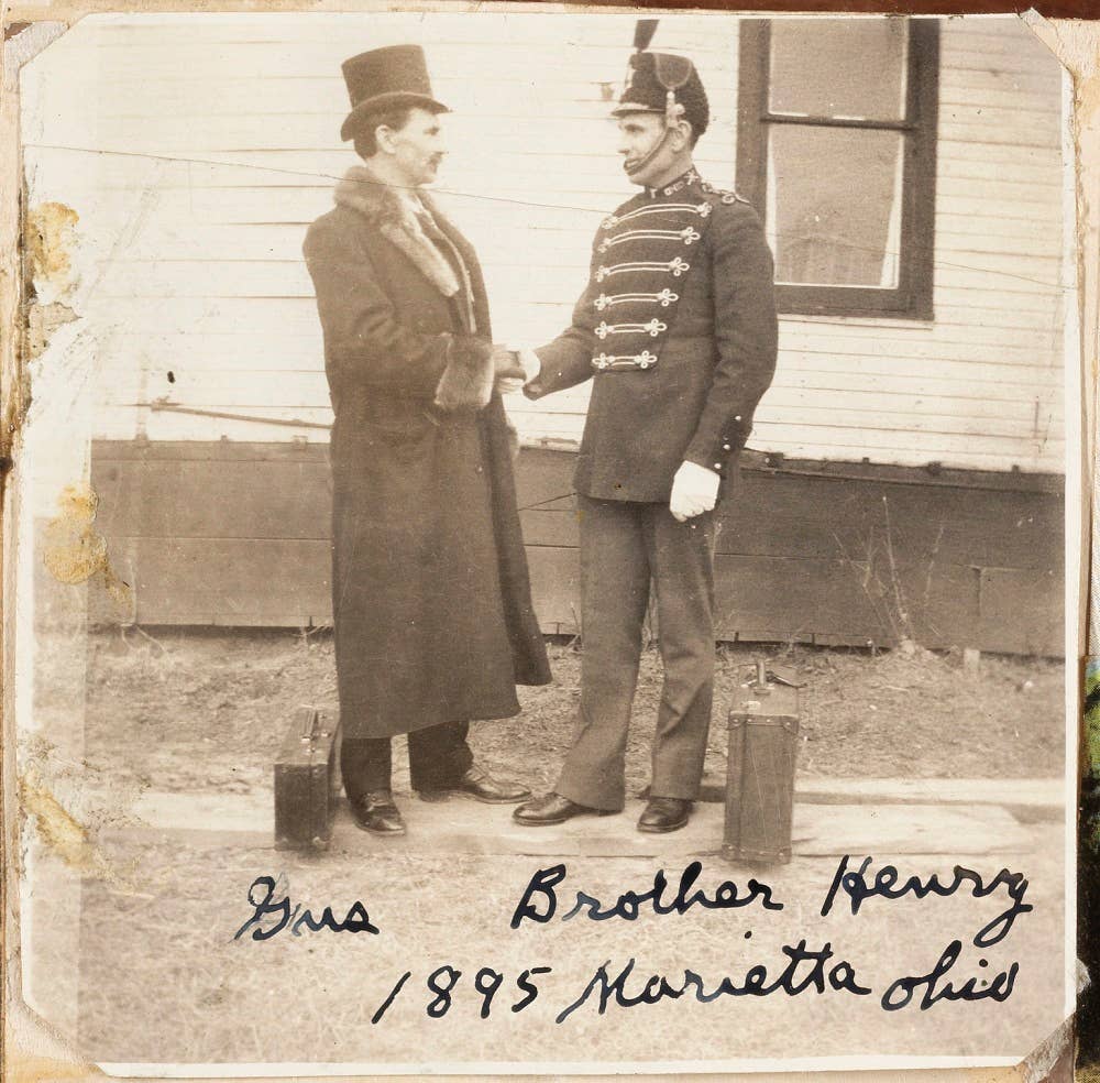 Schiffer Publishing - Vendita all'ingrosso Arts & Entertainment - Gus Wagner: Globe Trotter e tatuatore a mano6