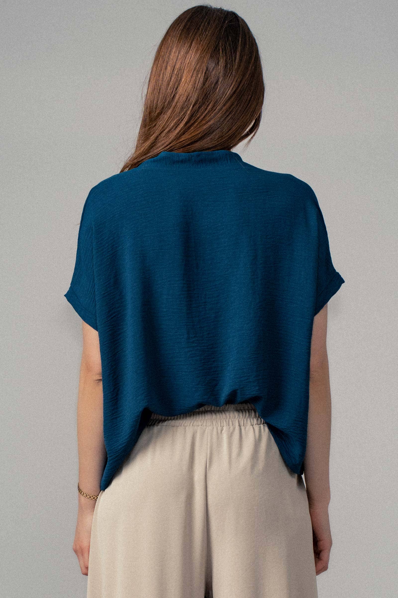 Urban Daizy - Wholesale Blouse - Women's - Relaxed V-Neck Top with Folded Sleeves11