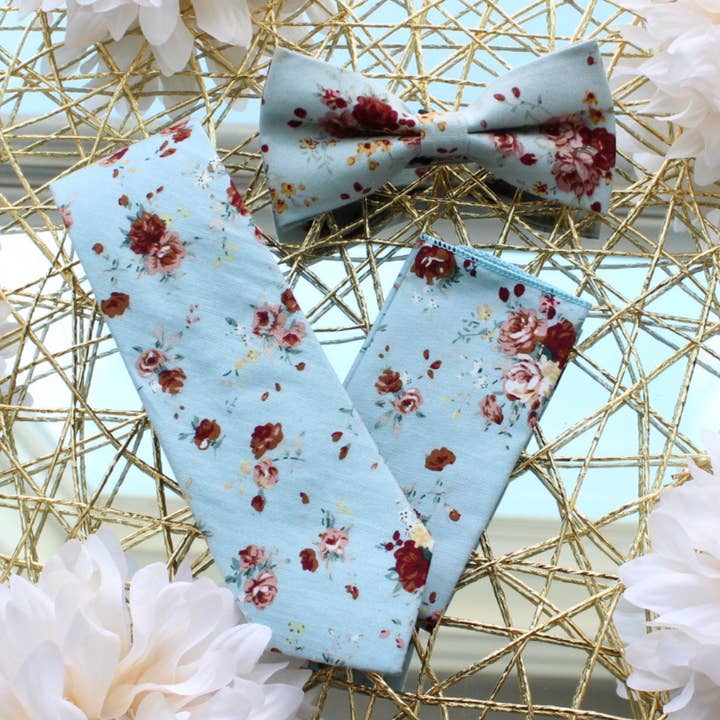 Blair Lyseblå Blomstret Butterfly for engroshandel hos Tie Mood