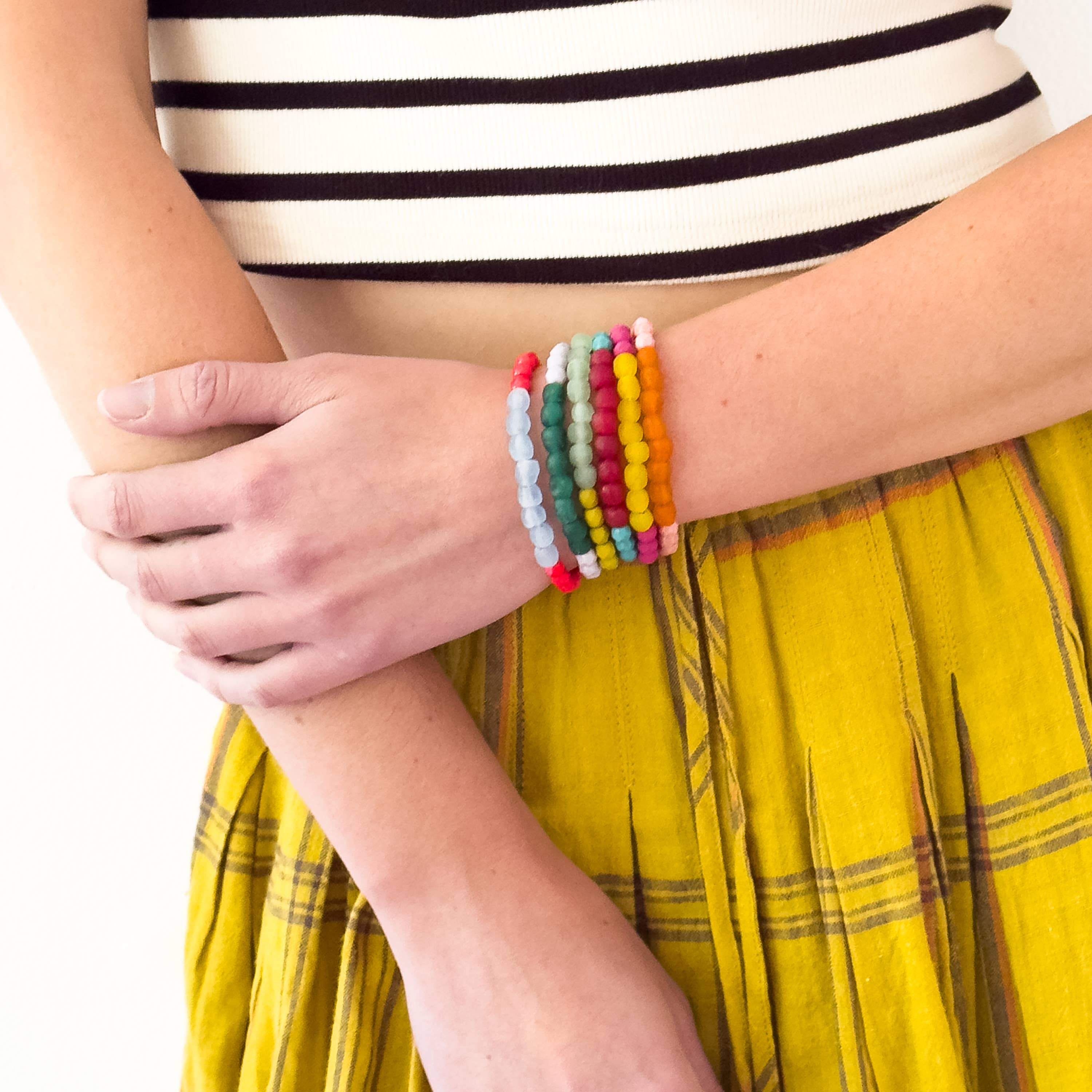 Nest Pretty Things - Vente Bracelet de perles - Bracelet en verre africain recyclé multicolore et perles mélangées 3