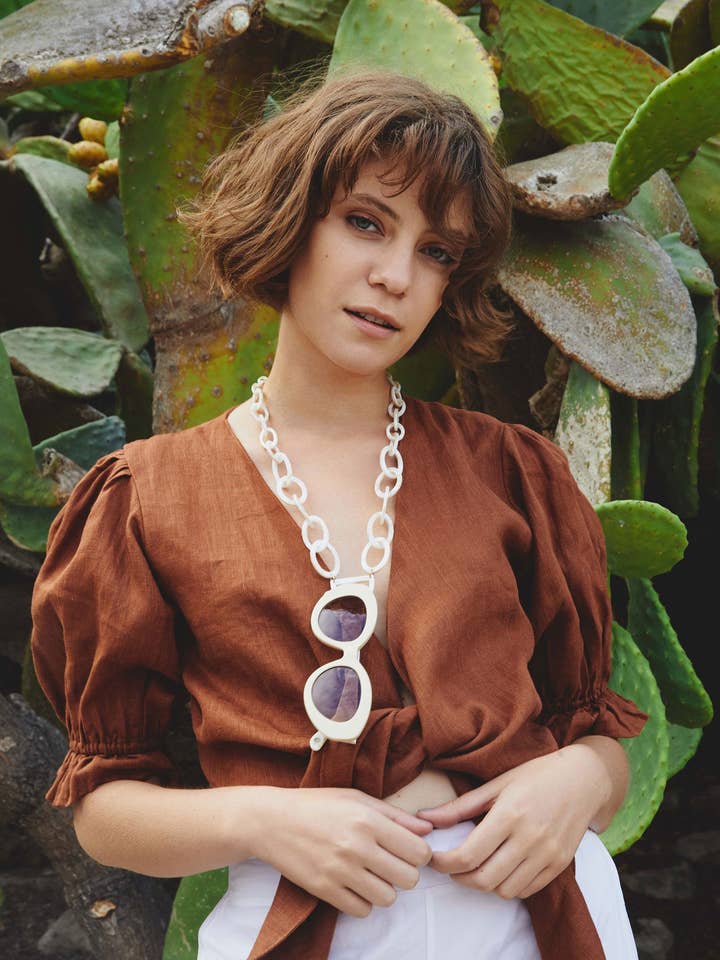 Original D halskæde | Perlemor | Briller halskæde for engroshandel hos Orris London