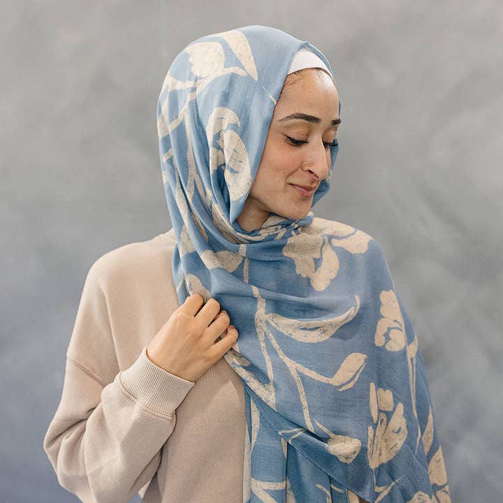 Erum Khalili - Wholesale Hijab - Women's - Bamboo Printed Modal Hijab - Garden Florals Blue