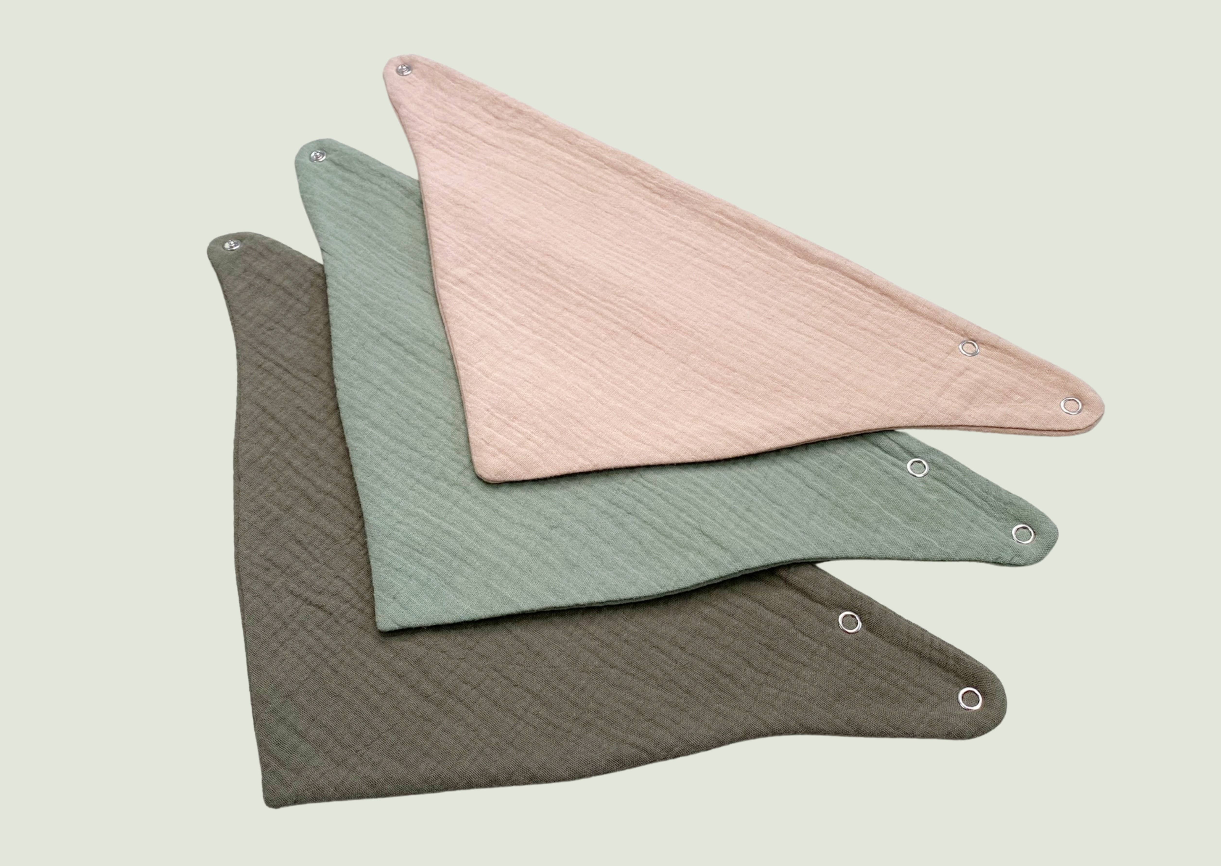 Natural Cuddles – wholesale Bandanahaklapp – Vattentäta bandana haklappar - set om 3 - oliv1
