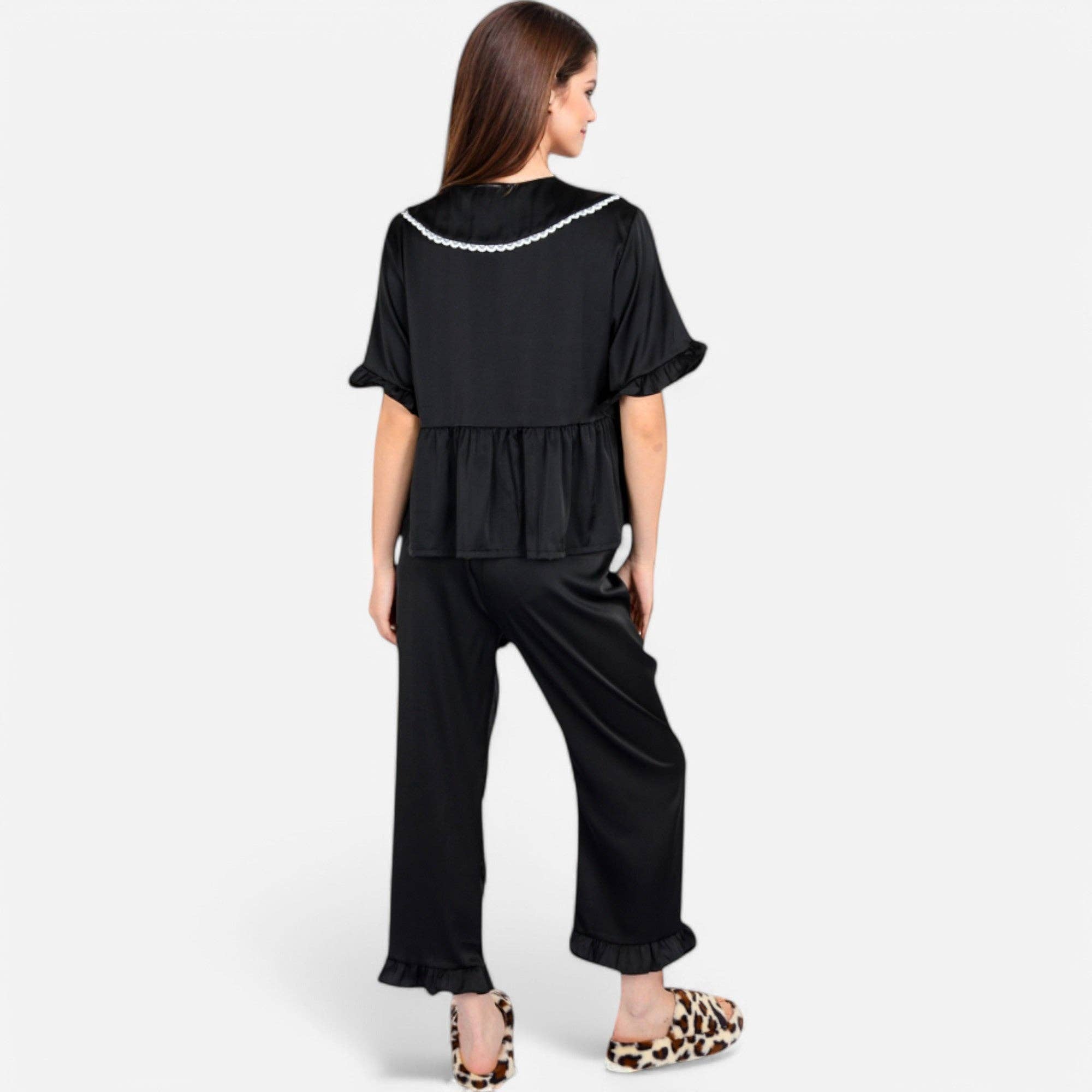 Anna Kaci Wholesale - Vente Haut et bas de pyjama – femme - Ensemble de pyjama avec col brodé et bordure à volants10