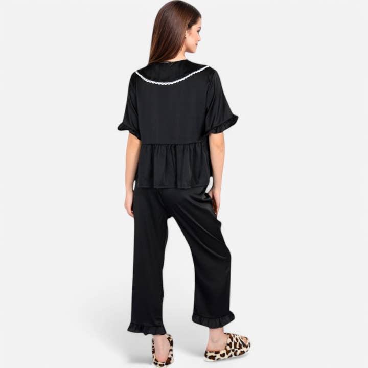 Anna Kaci Wholesale - Vente Haut et bas de pyjama – femme - Ensemble de pyjama avec col brodé et bordure à volants10