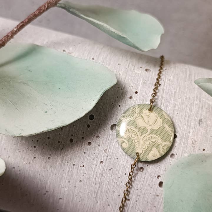 Sully bracelet — lace flower 0718 for wholesale by une Hirondelle sous le Tilleul