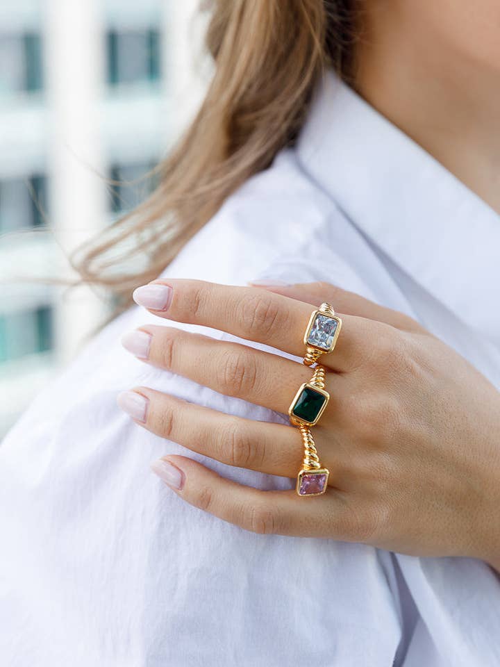 ANILLO LLAMATIVO DE TALLA ESMERALDA para venta al por mayor de limlim