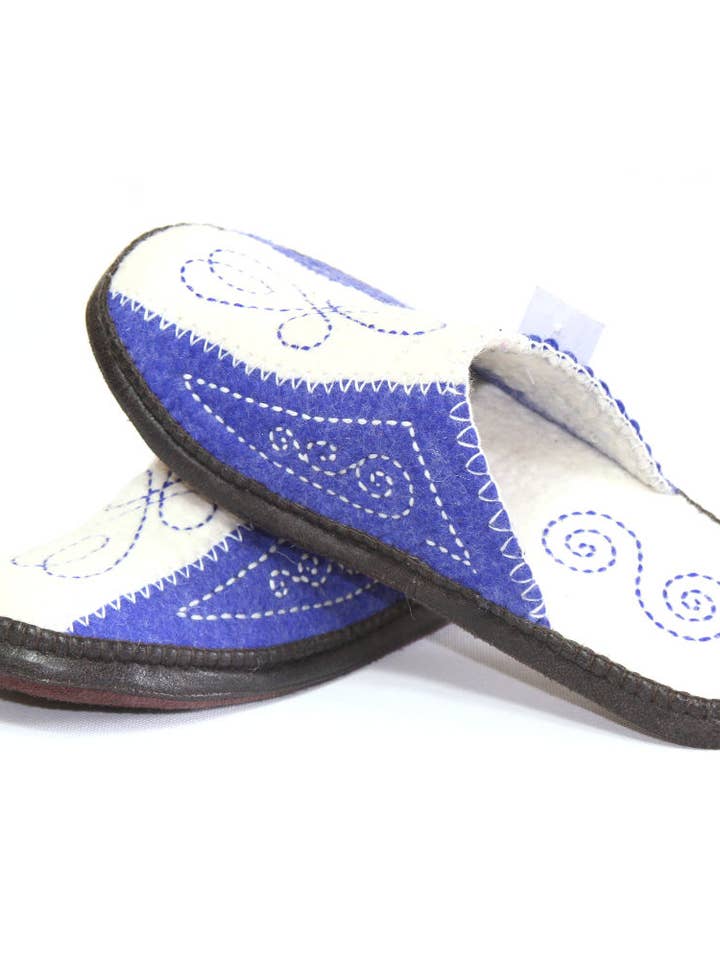Blaue Filzhausschuhe mit Muster für den Großhandel von Mongulai