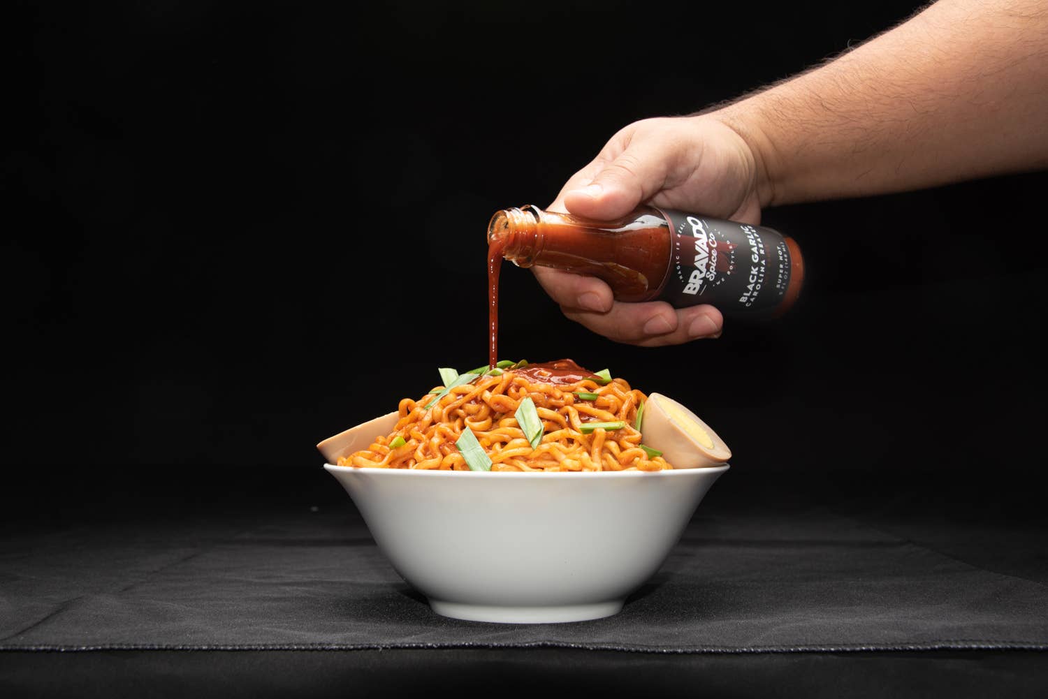 Bravado Spice Co. – Molho picante por atacado – Molho Picante de Alho Negro Carolina Reaper 12-pk no HOT ONES S61