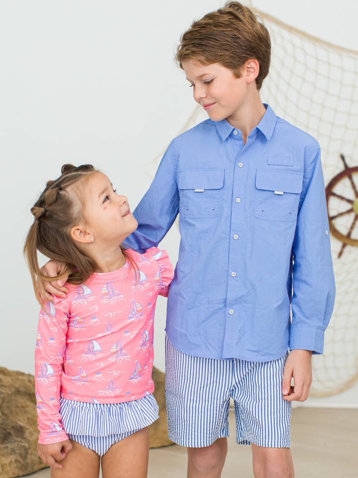 Azul Camisa de pesca azul bígaro para niños con protección solar y botones. de venta al por mayor en Faire3